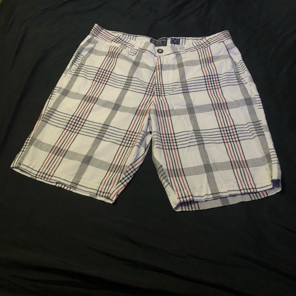 Mens size 36 American Rag Shorts